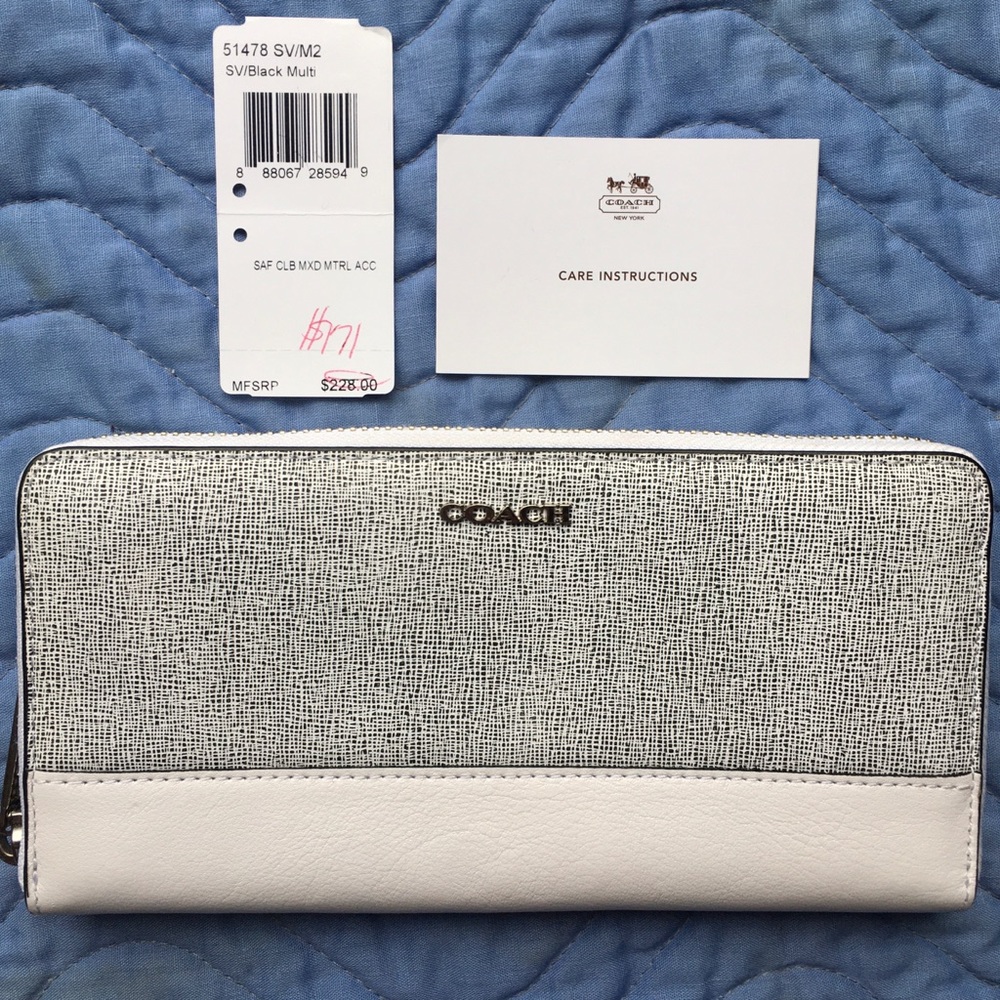 🎉SALE! Coach Colorblock Accordion Zip Wallet NWT